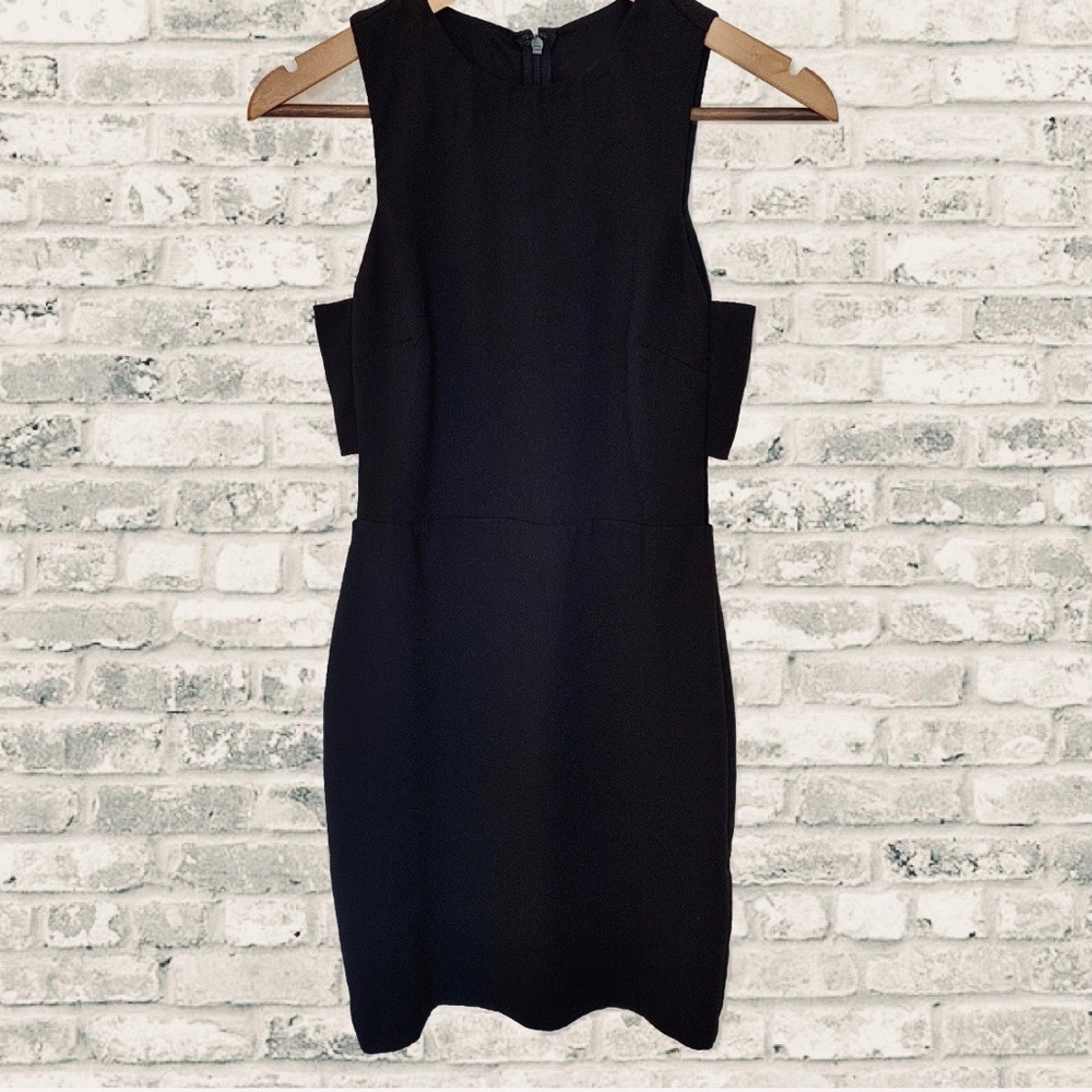 🆕 H&M Black Sleeveless Side Cutout Fitted Dress